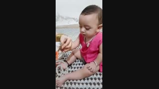 ناخن گرفتن بچه