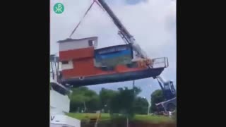 دو مورد از حوادث جرثقیل ها لب ساحل