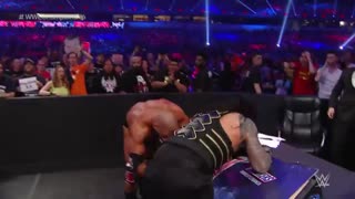 مسابقه ی کشتی کج رومن رینز و تریپل اچ سر کمربند wwe World Heavyweight Champion