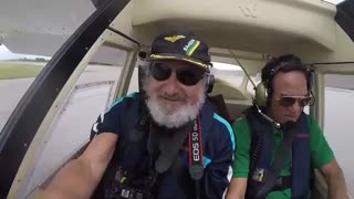 آیفون ۶ اس یک مستند ساز از سقوط ۶۱۰ متری جان سالم به در برد