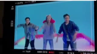 Kidz bopپشت صحنه آهنگ feel it still