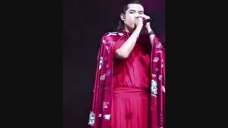 اینم از کریس تو کنسرتش*-*یا یا یا