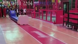 جوجه اردکا بعد از اینکه مامانشون رو بیرون کردن کلا از بازی.....