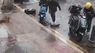 عجیب ترین کلیپ های فرار از مرگ