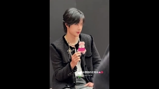 وانگ ییبو در فشن شوی شنل در پاریس